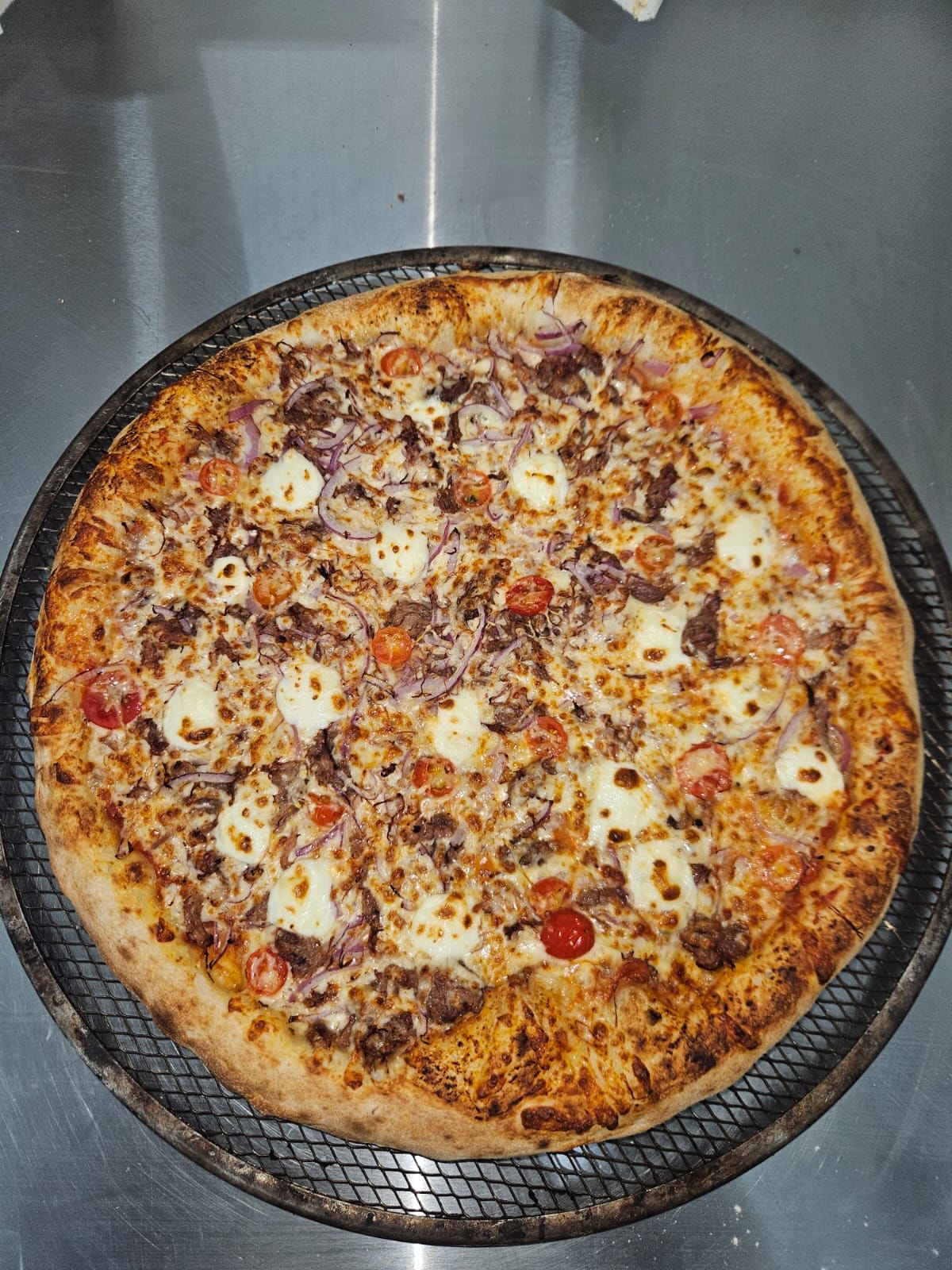 Pizza Marguerita DiVéro — Mussarela de búfala, tomate e manjericão fresco